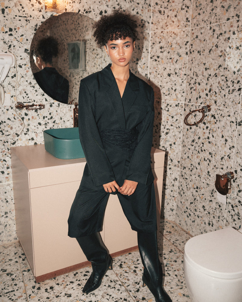 
                  
                    Load image into Gallery viewer, Ebony Boxy Slit Blazer
                  
                